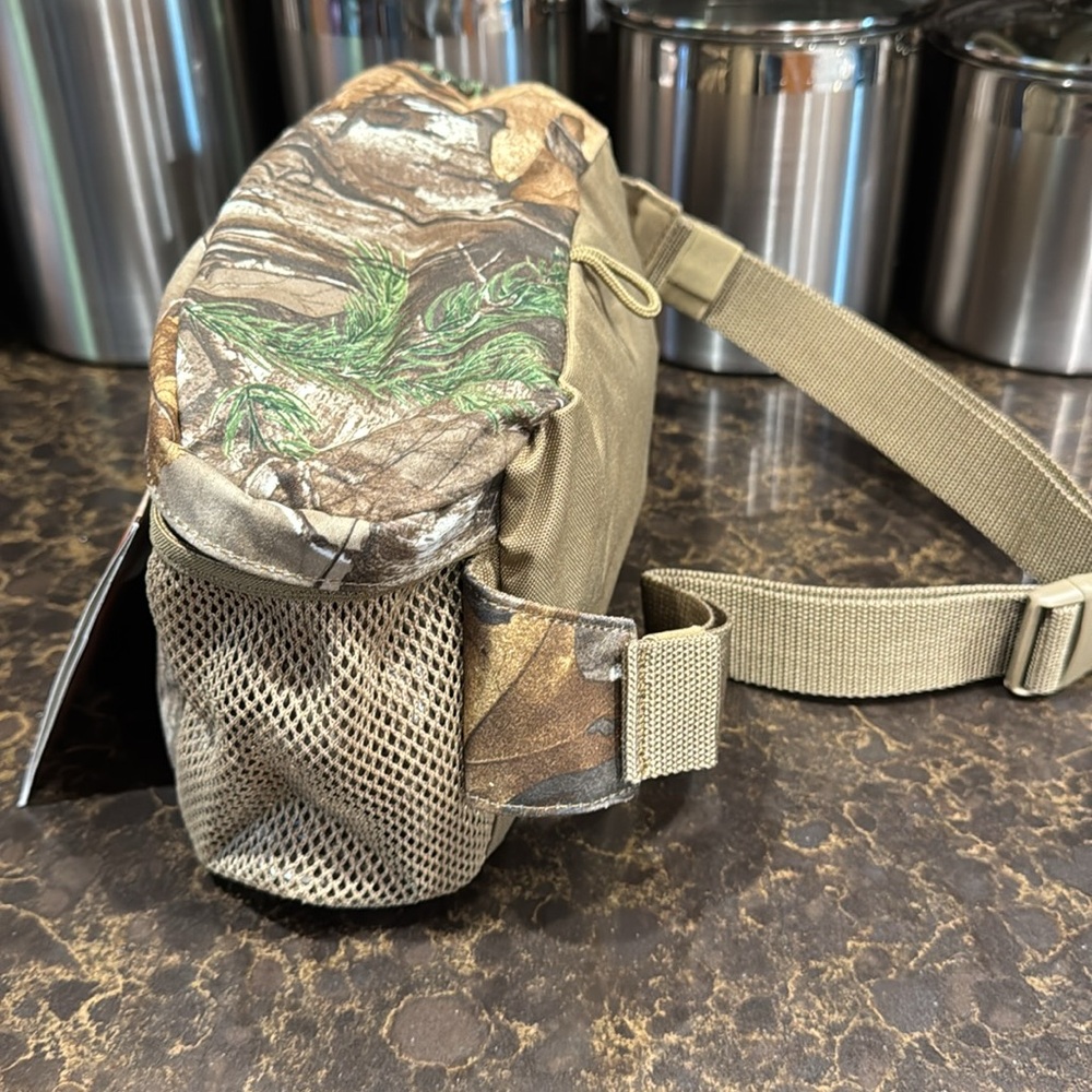 Buck Commander Cascade Ridge Realtree Camo Hip Pack!  NWT! - Picture 4 of 12